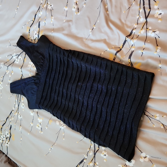 Sparkley Bodycon Dress - Picture 4 of 8